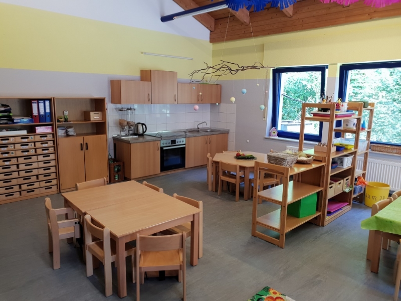 Gruppenraum mit Kinderküche für die gesunde Ernährung